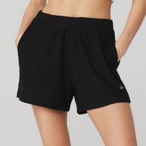 🖤 Alo Yoga Muse Black Ribbed Knit Hi Rise Lounge Shorts L 🖤